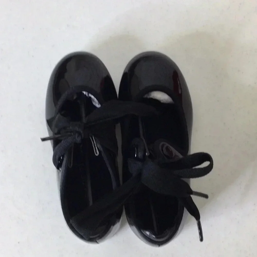 New In Box Capezio Girls Dance Tap Shoes size 6